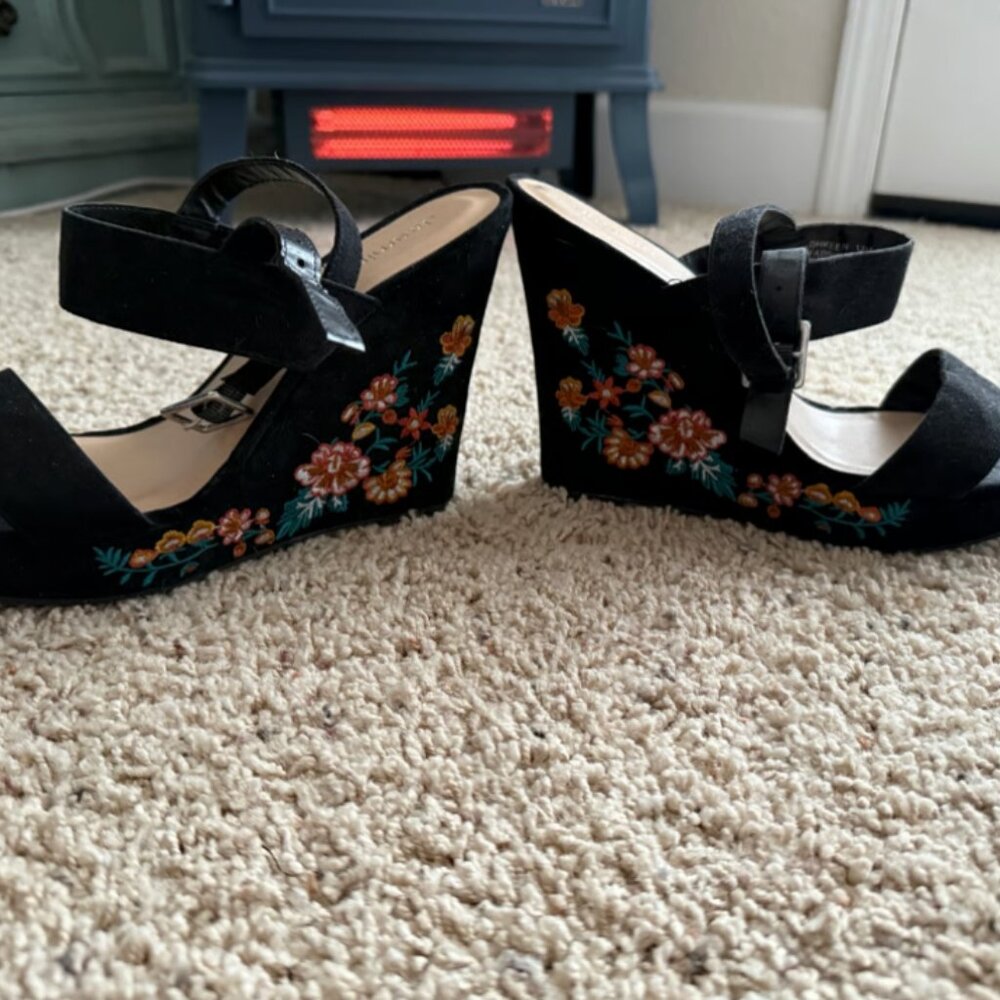 Sz 12M Embroidered Flower Wedges by Jasmin
